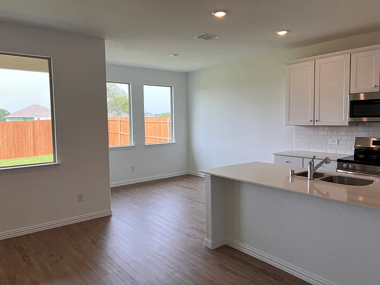 252 Ardsley Ln — Photo 6