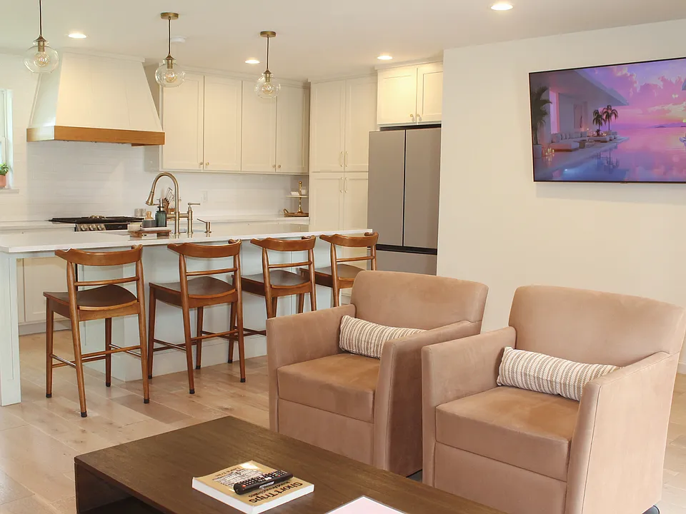 2533 Mark Dr