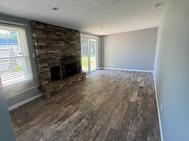 6355 Southgrove Rd — Photo 9
