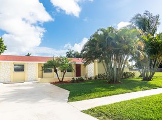 370 W 32nd St, Riviera Beach, FL 33404