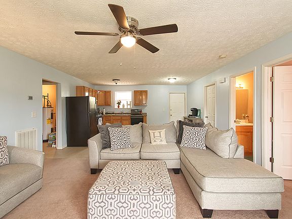 4th image of 1099 Barker Dr