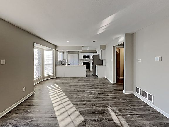 5th image of 2328 Snowdon Dr