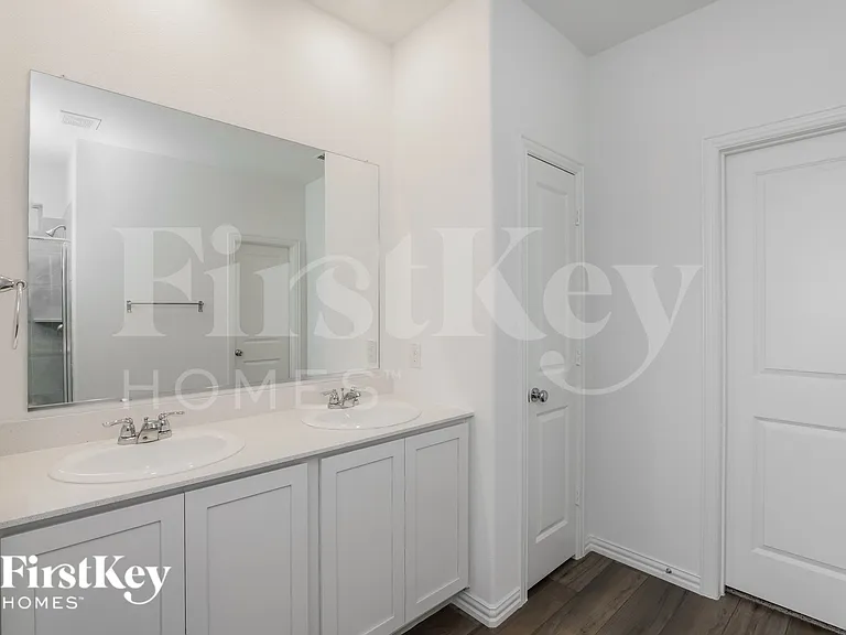 2528 Northcote Dr — Photo 16
