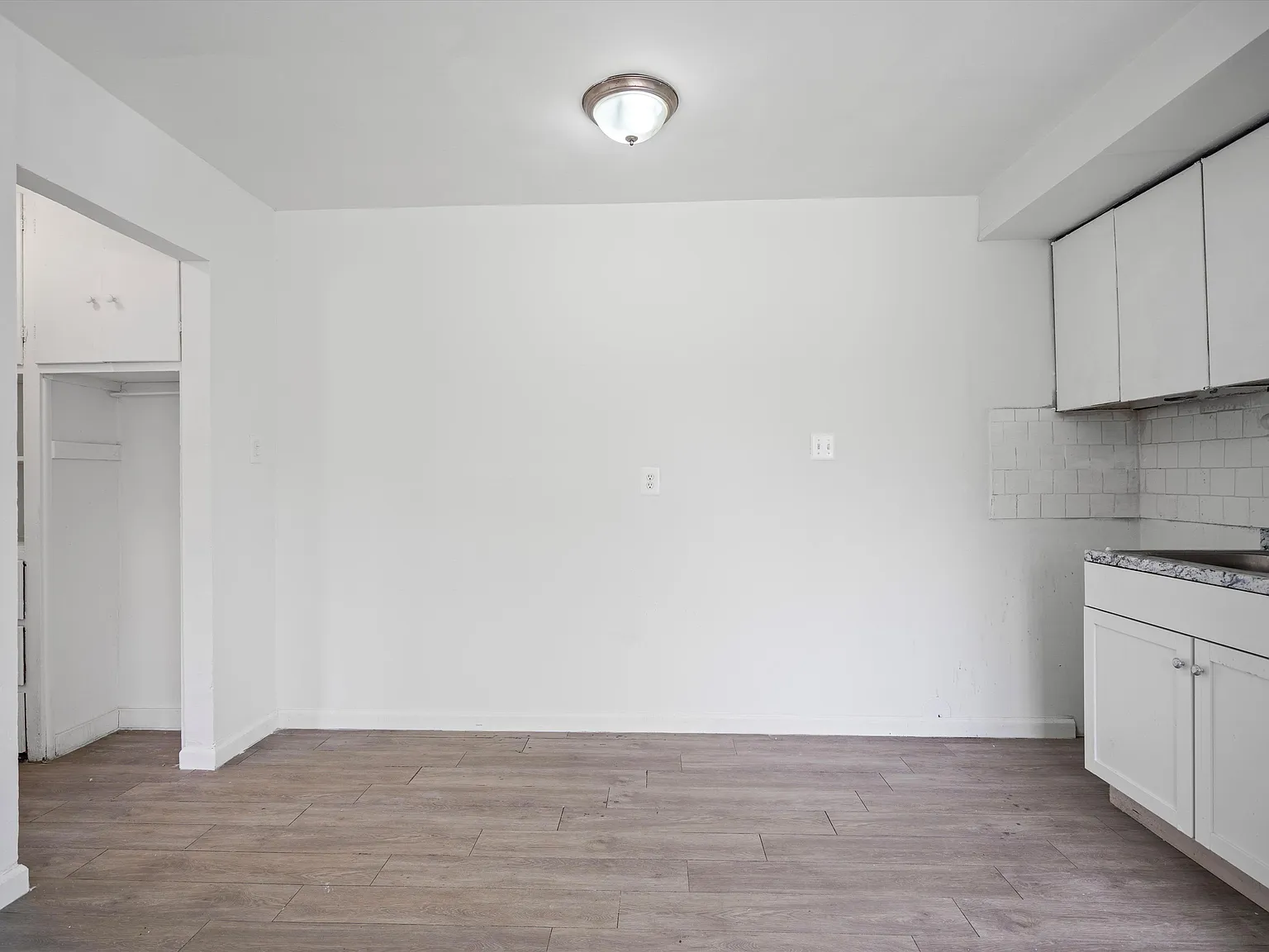 1 bed, 700 sqft, $750 — Photo 3