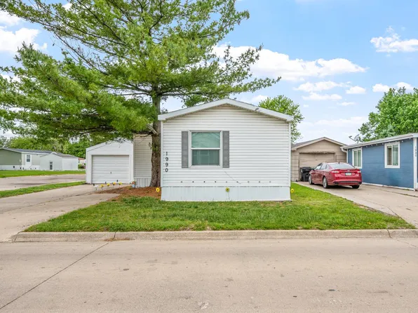 1990 SE Four Seasons Dr, Ankeny, IA 50021