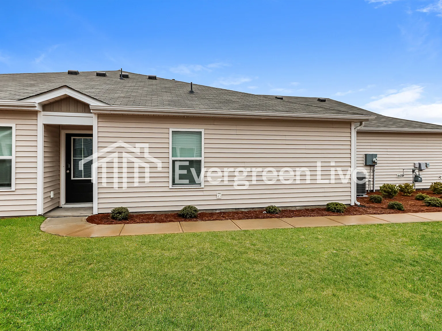 4 bed, 2.0 bath, 1597 sqft, $1,745 — Photo 2