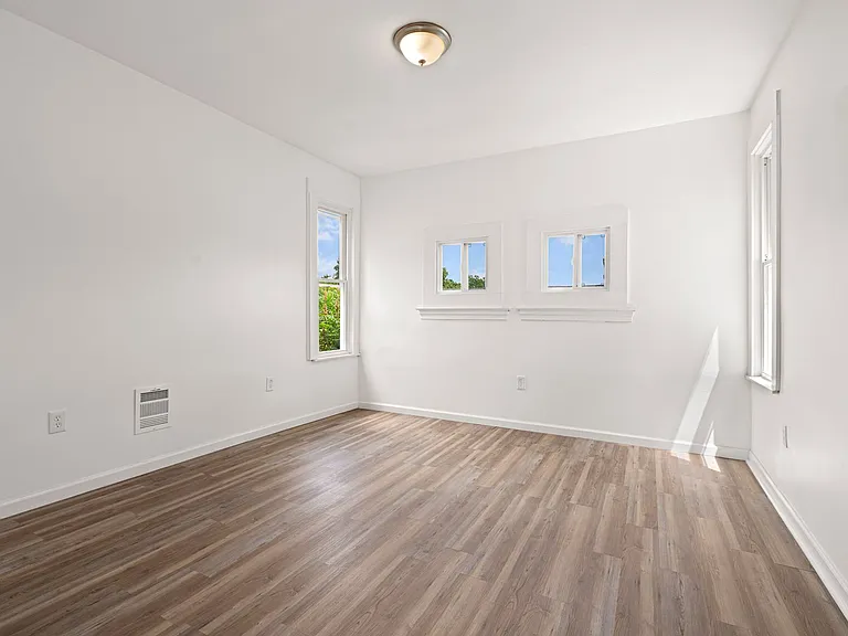 321 Kennedy Ave — Photo 20