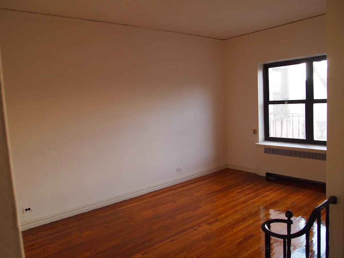 Building Photo - 2977 Bainbridge Ave #106