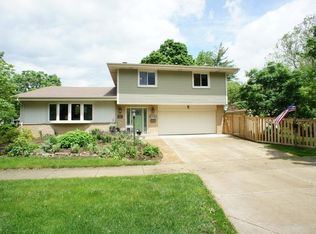 815 S Maple St, Mount Prospect, IL 60056