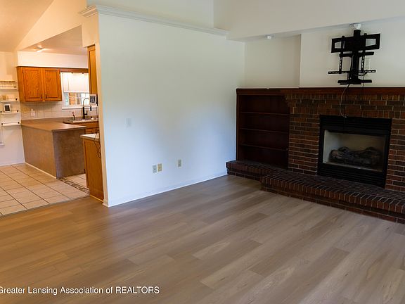 4th image of 2463 Tiffany Ln