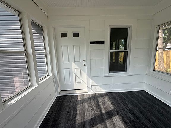 3rd image of 819 Audrey Ave