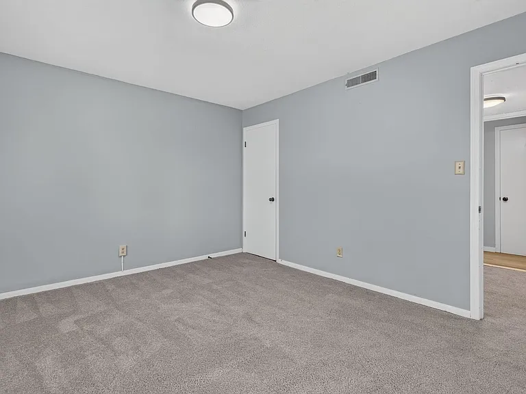 Kellogg Place Apartments — Photo 20