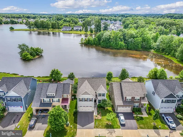 7122 Lake Dr, Warrenton, VA 20187