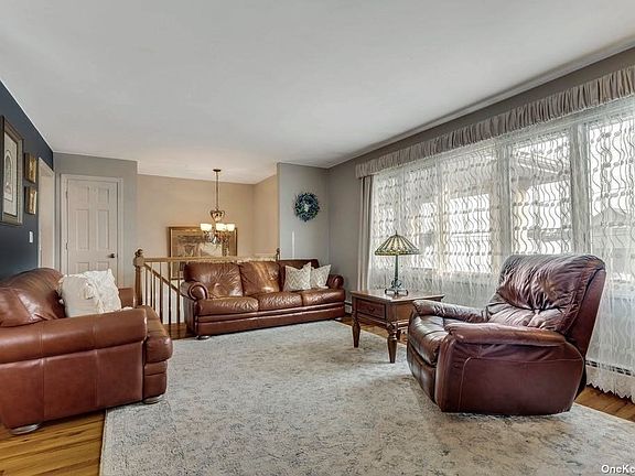 4th image of 685 Roosevelt Ave