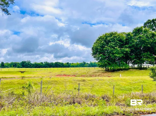 822 Dogwood Rd, Brewton, AL 36426