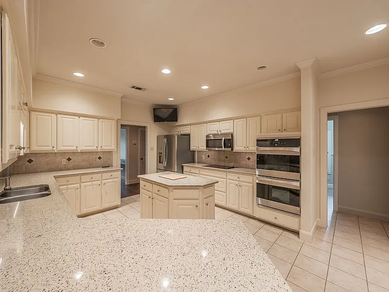 6724 Blue Meadow Dr — Photo 15