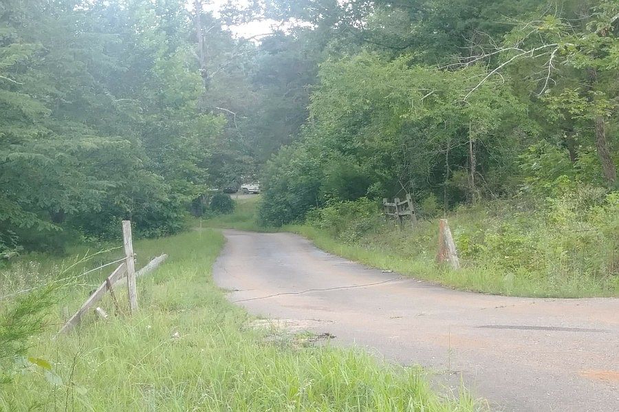 2nd image of 521 Stafford Bottom Rd