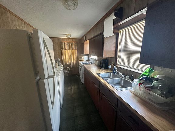 5th image of 105 E 6th St