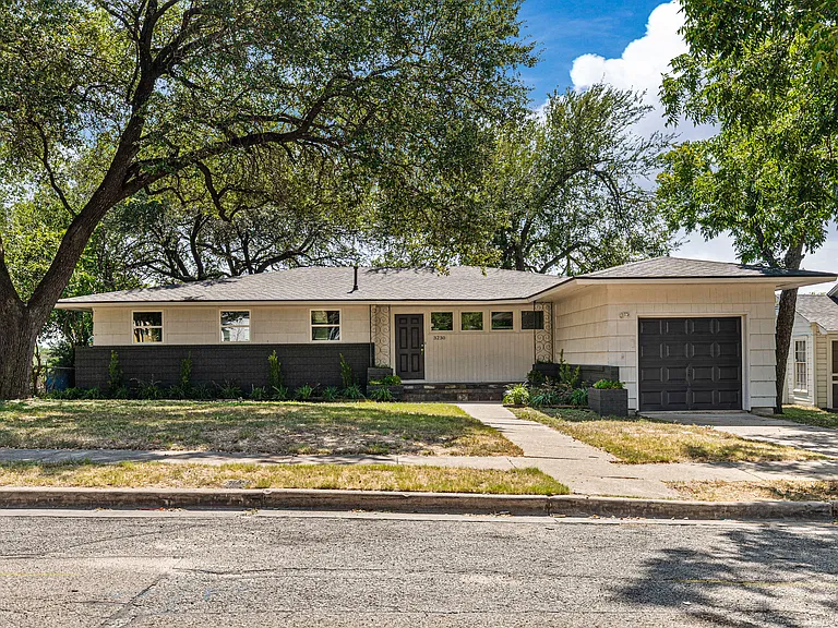 32300 Proctor Ave — Photo 3