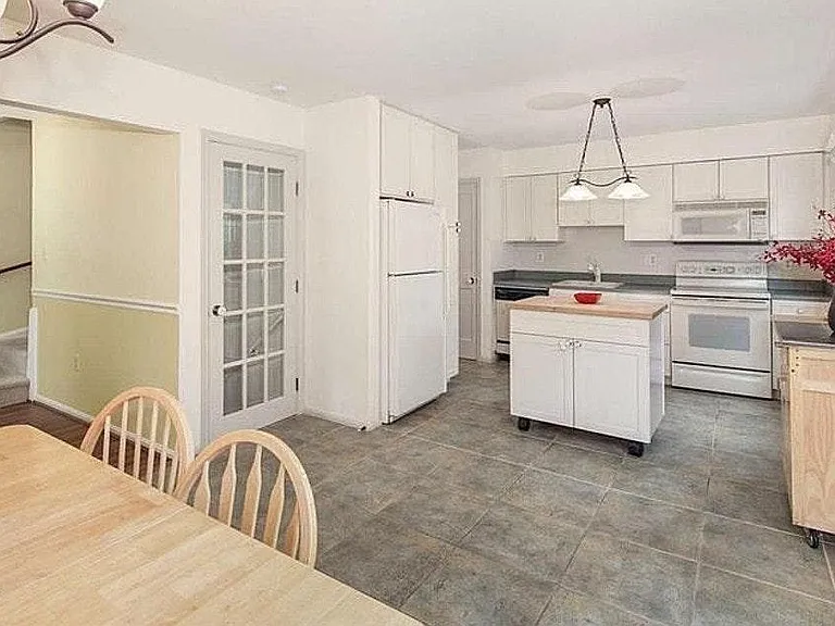 9667 Masterworks Dr — Photo 2