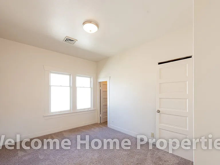 512 S College Ave — Photo 16