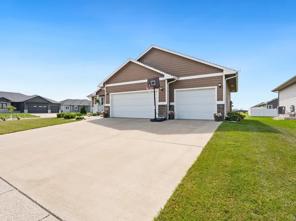 435 E 7th St, Tea, SD 57064
