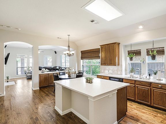 3rd image of 11656 Creekwood Dr
