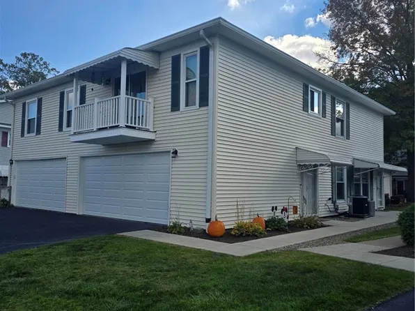 1286 Pembrooke Dr APT D, Salem, OH 44460