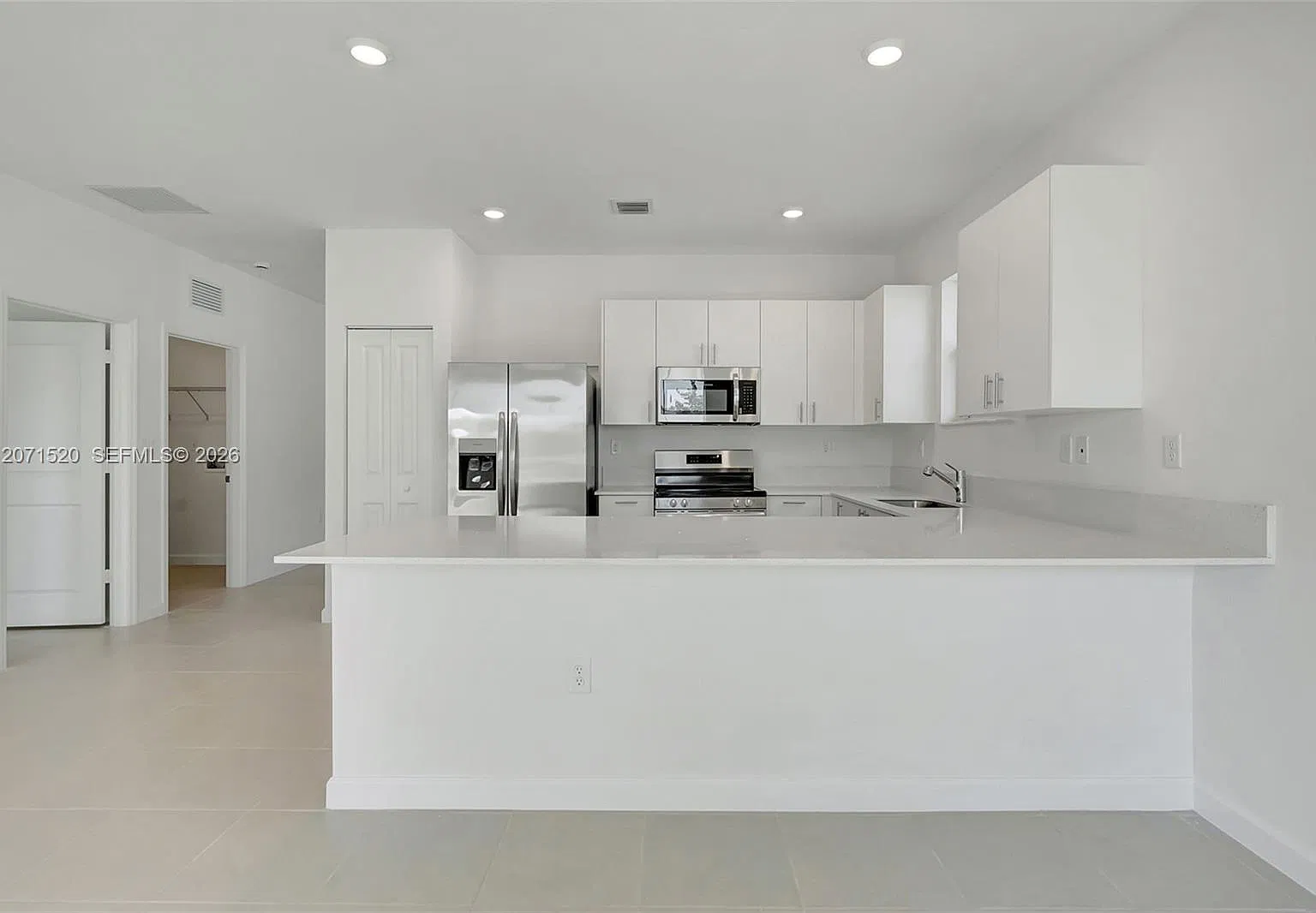 5 bed, 2500 sqft, $4,200 — Photo 4