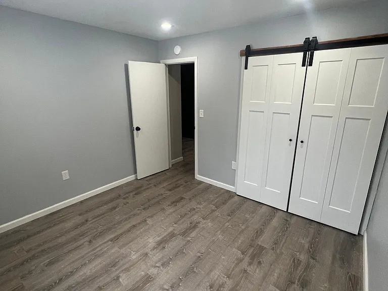 526 Broad Hollow Rd — Photo 10