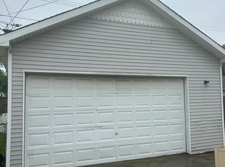 1466 E Bernhard Ave, Hazel Park, MI 48030