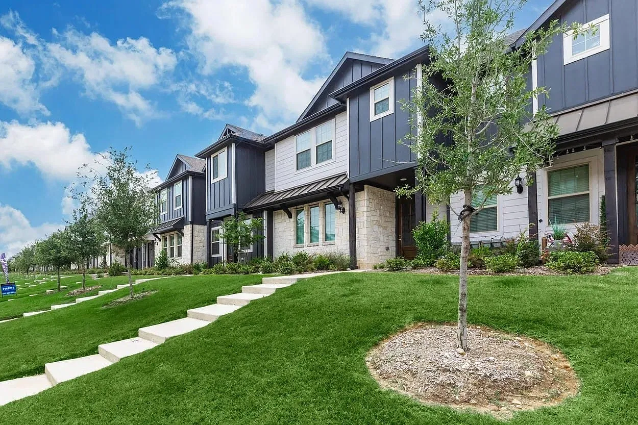 3 bed, 3.5 bath, 1826 sqft, $2,599 — Photo 3