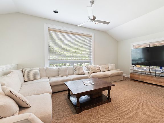 2nd image of 3401 Clearview Dr