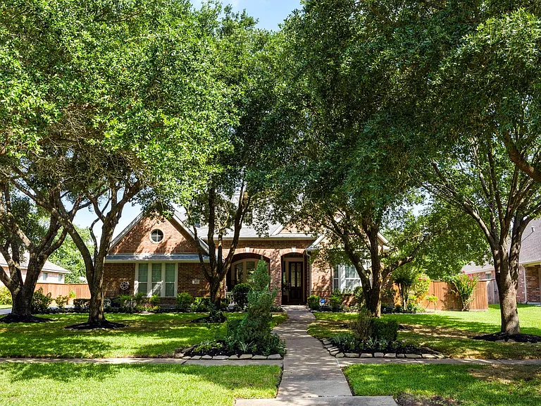 903 Lake Grayson Dr — Photo 1
