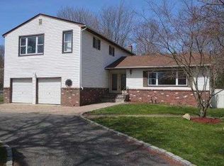 621 Granny Rd, Middle Island, NY 11953