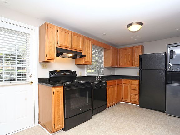 3rd image of 612 Hillsborough St #9