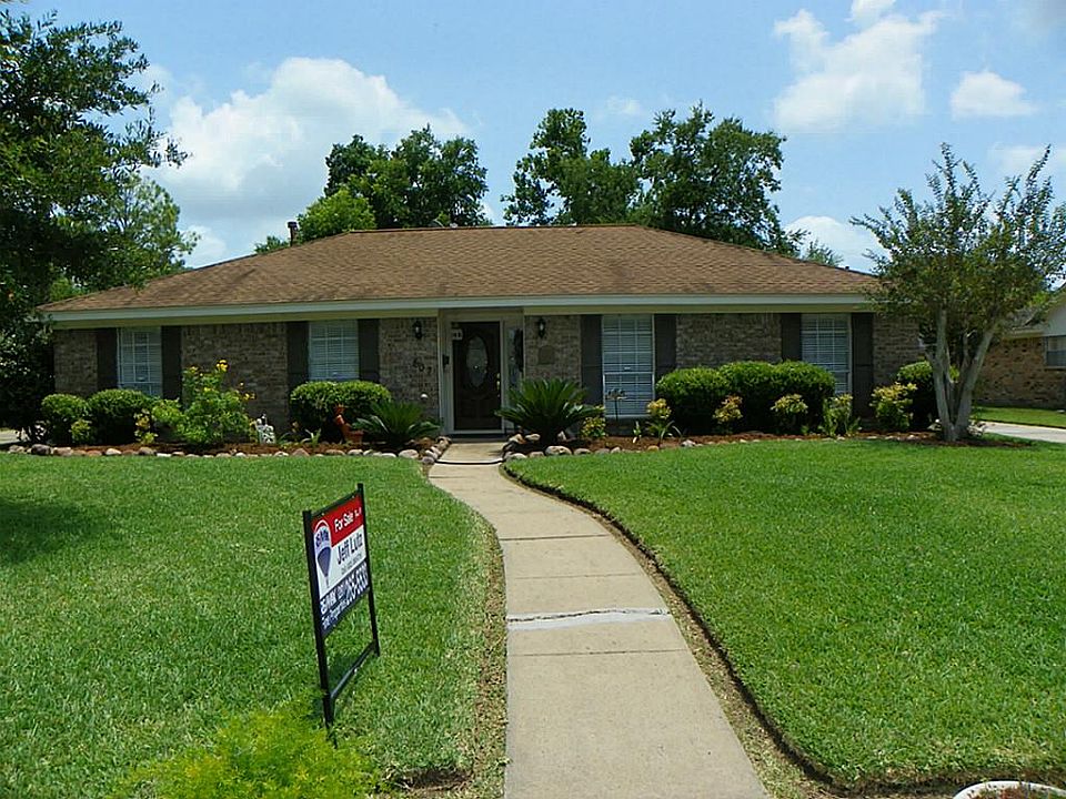 1st image of 607 Country Club Dr