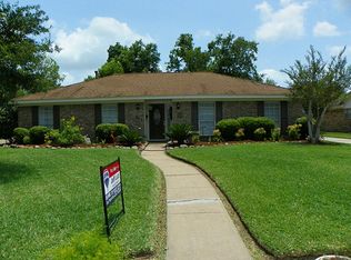 607 Country Club Dr, Richmond, TX 77469