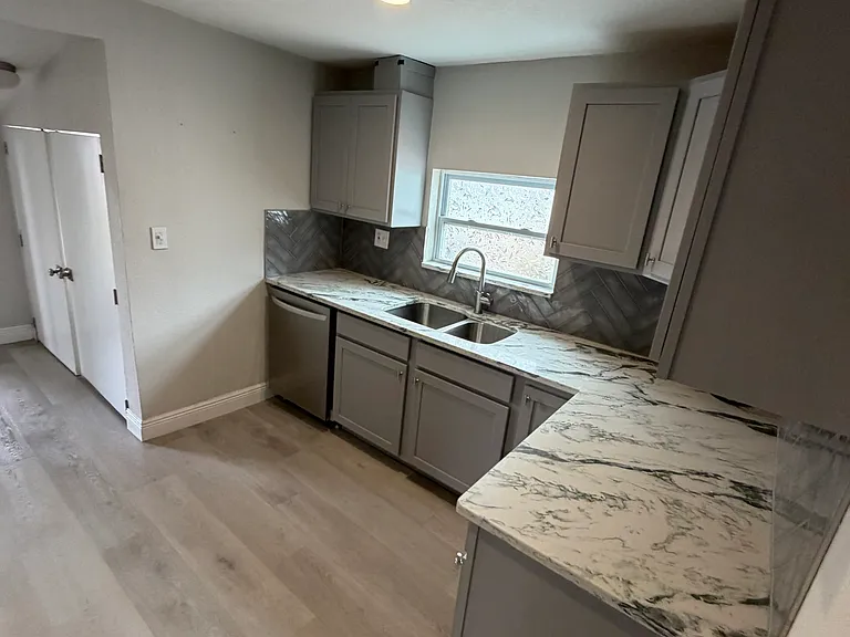 8409 Lynn Ave — Photo 9