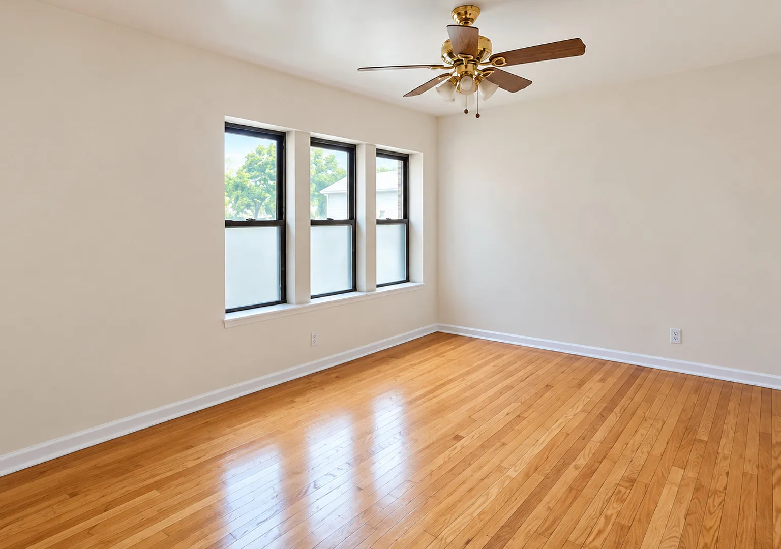 2 bed, 800 sqft, $1,600 — Photo 2