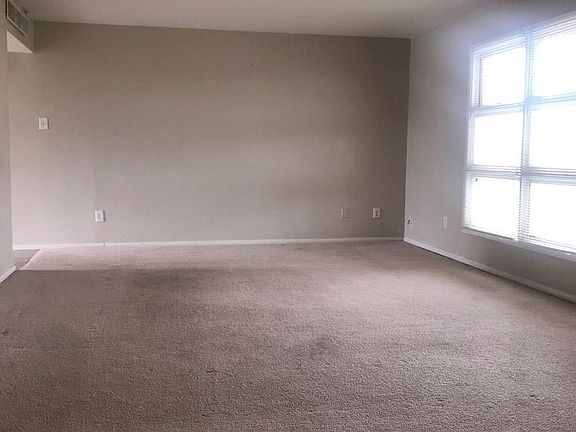 2nd image of 3050 Lakeview Dr