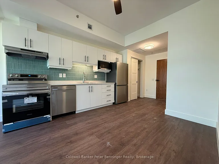 604 Queen St S #302 — Photo 3