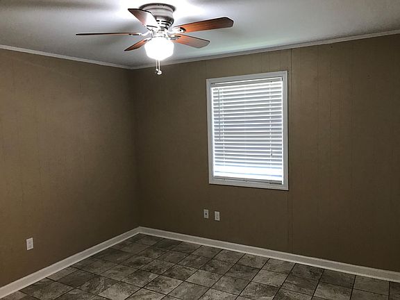 5th image of 204 James Cir