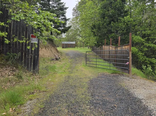 250 Melissa Ln, Grants Pass, OR 97526
