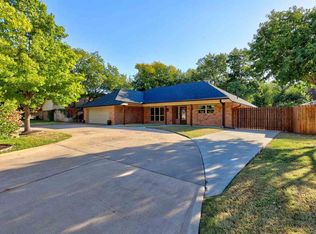 708 NW Heinzwood Cir, Lawton, OK 73505