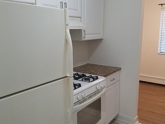3rd image of 1155 N Boxwood Dr #G3