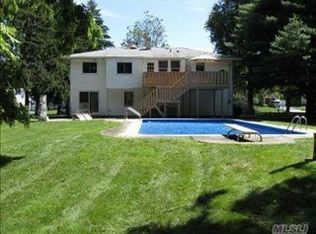42 Pawnee Dr, Commack, NY 11725