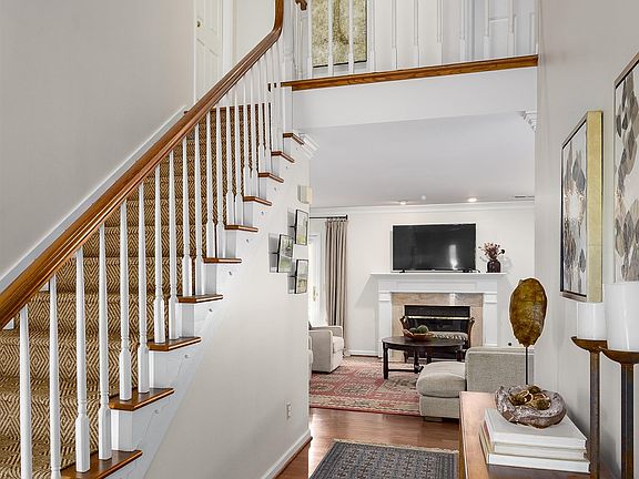 4th image of 1924 Charlotte Ct