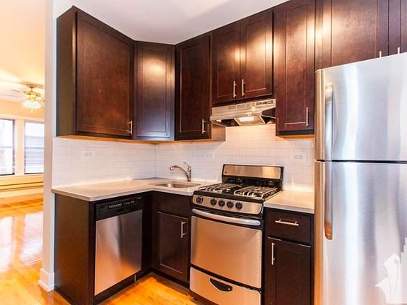 3rd image of 619 W Melrose St #3B