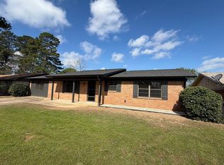 109 E Greenfield Dr, Wake Village, TX 75501